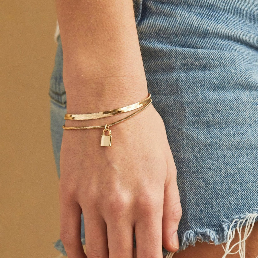 Lock Bracelet in Gold